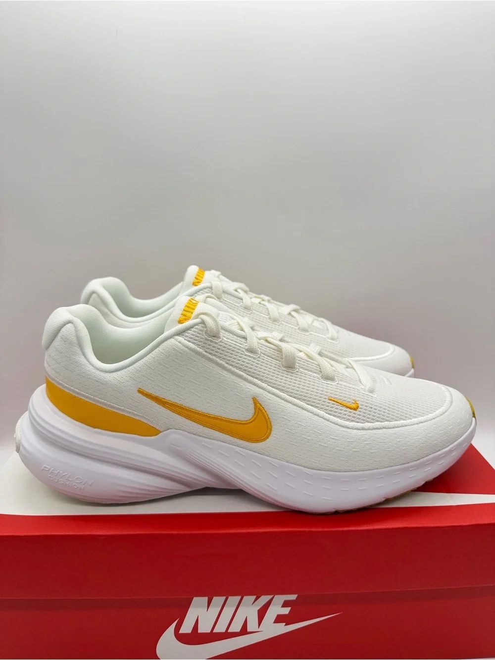 Nike Uplift SC University Gold White IB2765-105 Men’s Size 9.5